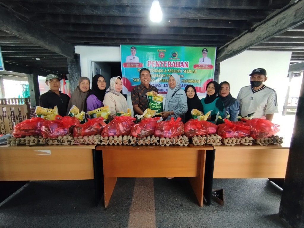PENYERAHAN PAKET SEMBAKO