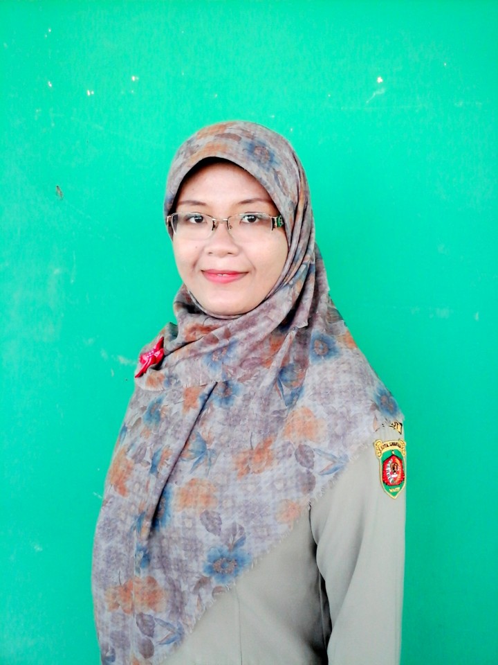 Rika Yunita Sari, Apt
