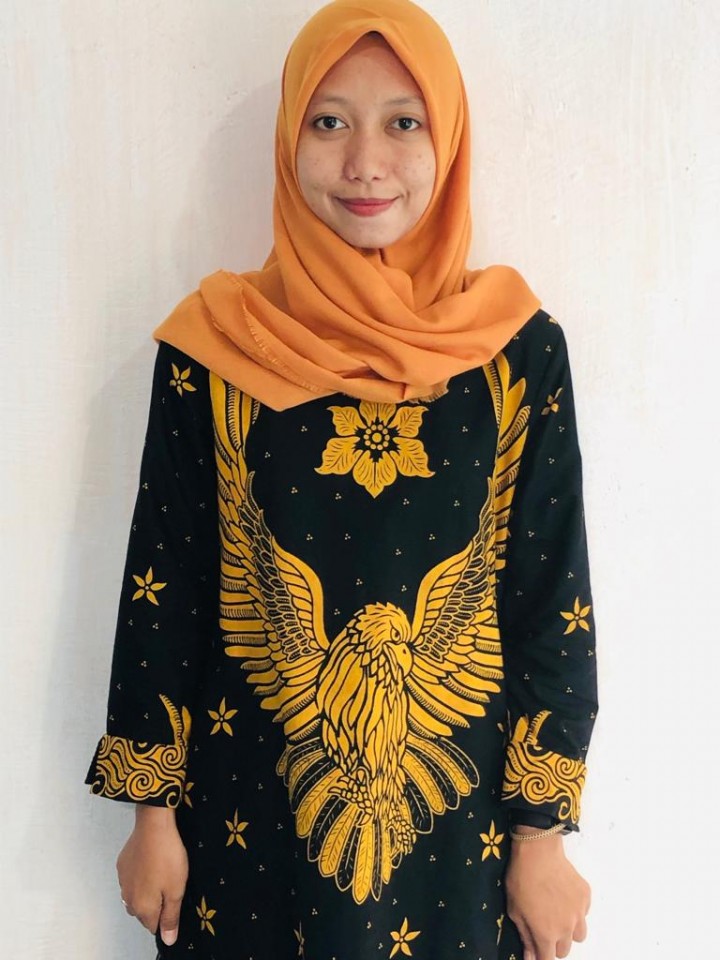 Dewi Nur Luthfiana Sari, Amd.Far
