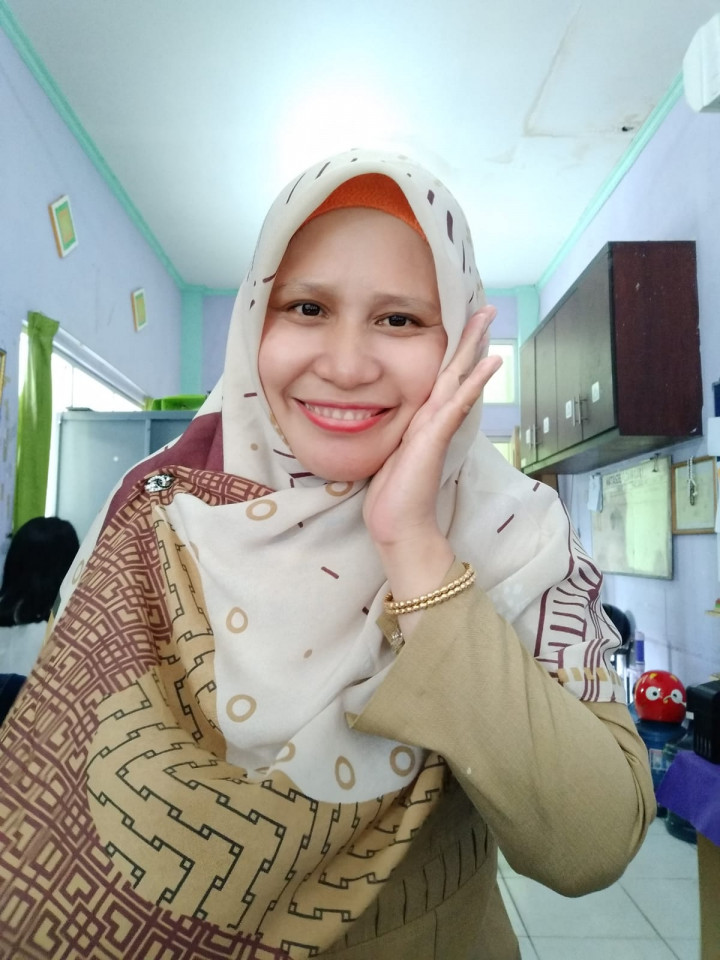 Henny Yulida Rusvi, SKM