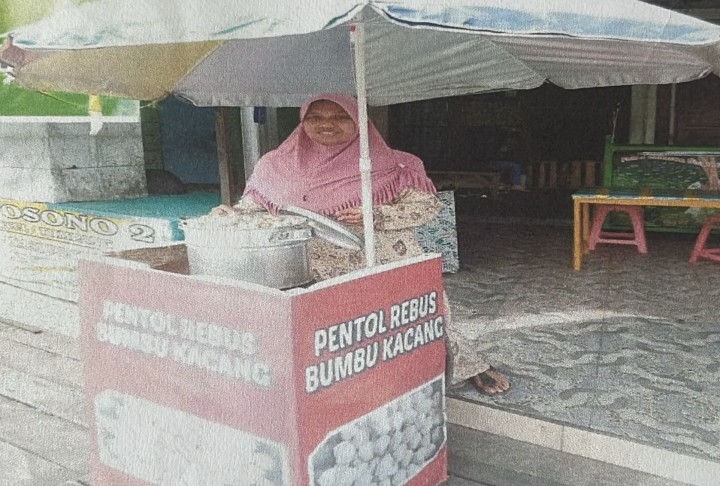 Pentol Rebus dan Minuman Teh Dua Daun